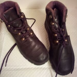 VINTAGE Dark Brown Faux Leather Boots With Faux Fur Lining